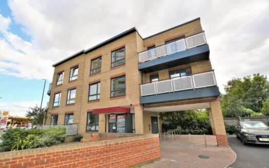 2 Bed Flat Colliers Wood SW19