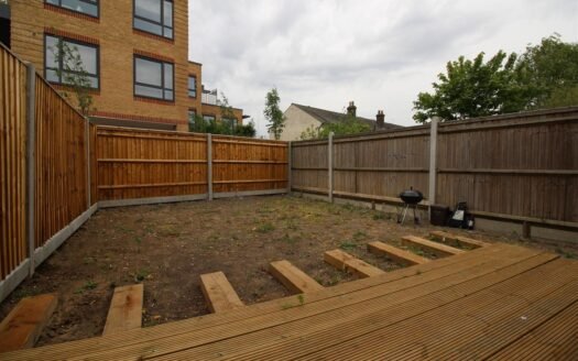 2 Beds – Colliers Wood SW19